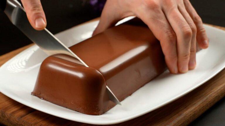 Dieser einfache Trick lässt Schokolade im Handumdrehen zum cremigsten Dessert werden…