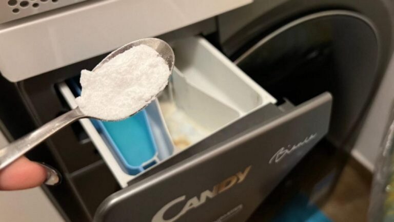 Mit einer halben Tasse Natron in der Waschmaschine: 5 Problemlöser!