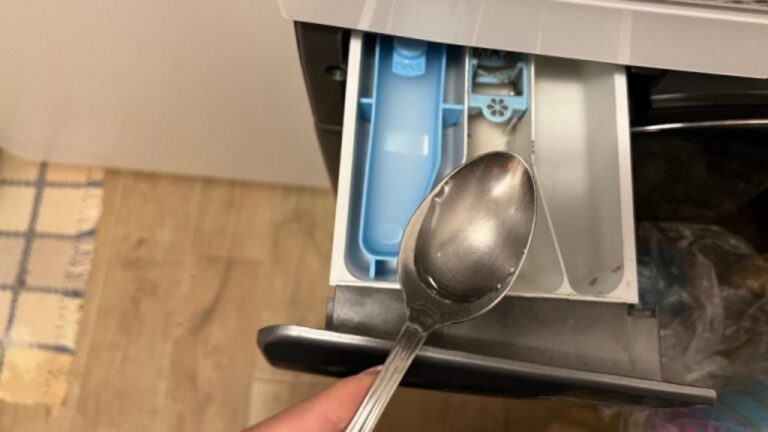 Lappen ins Waschmittel-Fach für dauerhaften Frischeduft