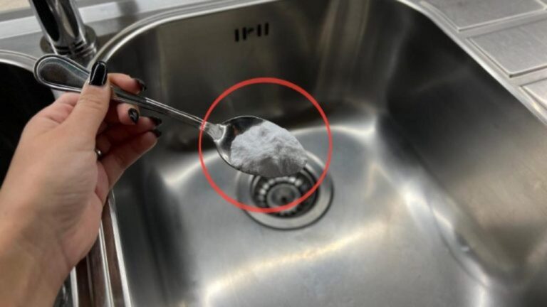 Wasserflecken auf der Spüle schnell und einfach entfernen