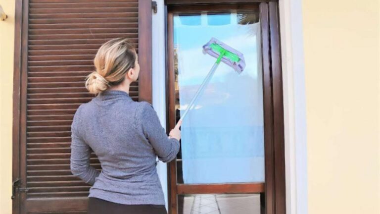 Großflächenfenster schnell reinigen: So gibt’s keinen Schimmer mehr!